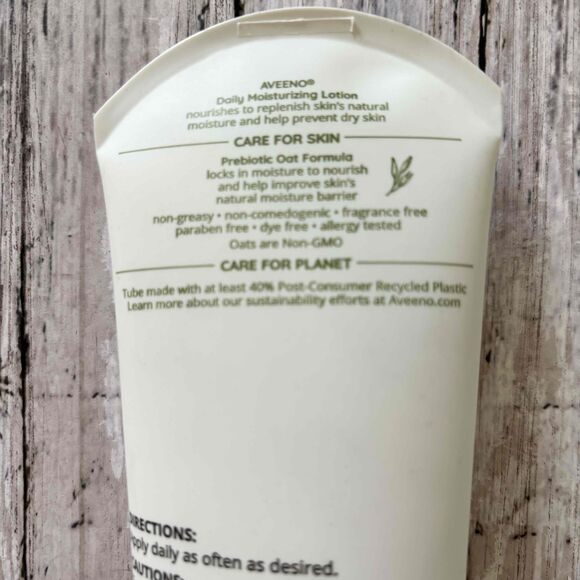 Aveeno Daily Moisturizing Fragrance-Free Body Lotion Size 8 Oz - Picture 4 of 6